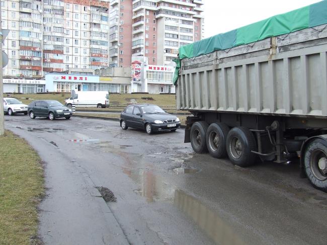 Вулиця Макарова: ремонтуватимуть дорогу влітку