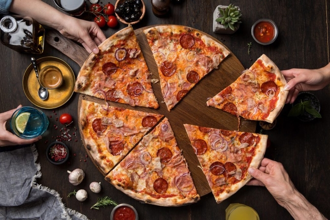 Як правильно їсти піцу?