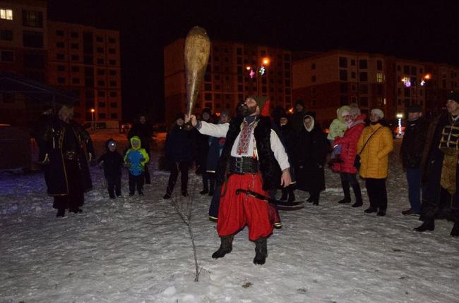 З кулешем, колядками та козацькими забавами мешканці ЖК «На Щасливому» провели новорічно-різдвяні свята