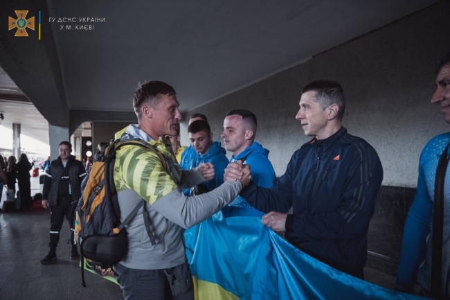 З США повернулись додому українські рятувальники