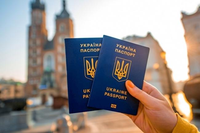 За рік безвізу на Рівненщині оформили більше 157 тисяч закордонних паспортів