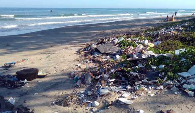 Забруднення пластиком – проблема, котру людство передає своїм нащадкам 