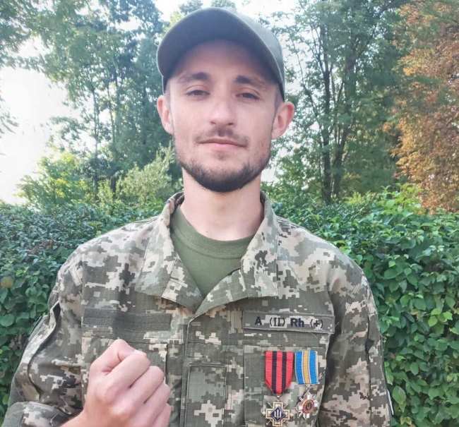 Залужний нагородив захисника з Млинівщини за знищення російського гелікоптера