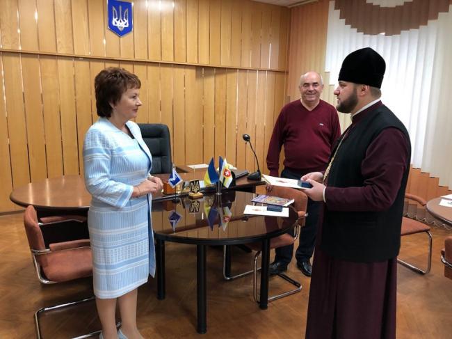 Заступницю голови Рівненської ОДА та її чоловіка церковники нагородили орденом