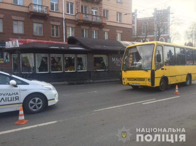 Жінка, яка потрапила під колеса маршрутки у Рівному, – в реанімації