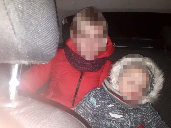 Жінка з дитиною не змогла в хуртовину доїхати додому на Острожчину та викликала поліцію