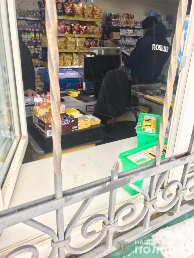 Житель Вараша вночі обікрав магазин на 700 гривень