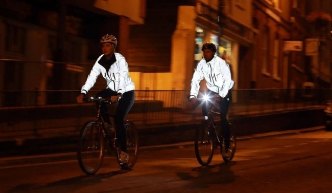 Жителів Рівненщини просять «бути помітними» на вулицях у темний час