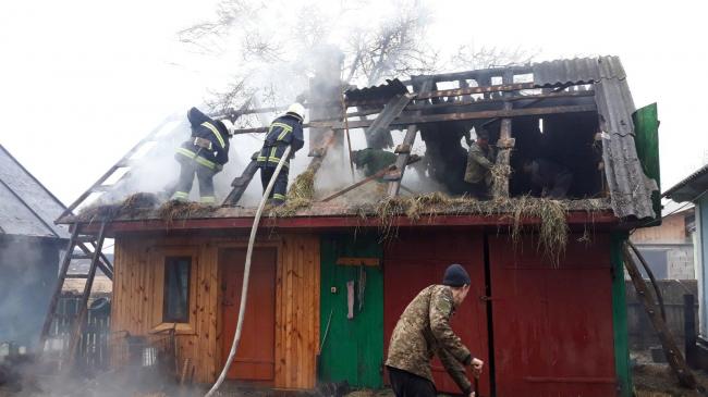 Згоріло півтори тонни сіна