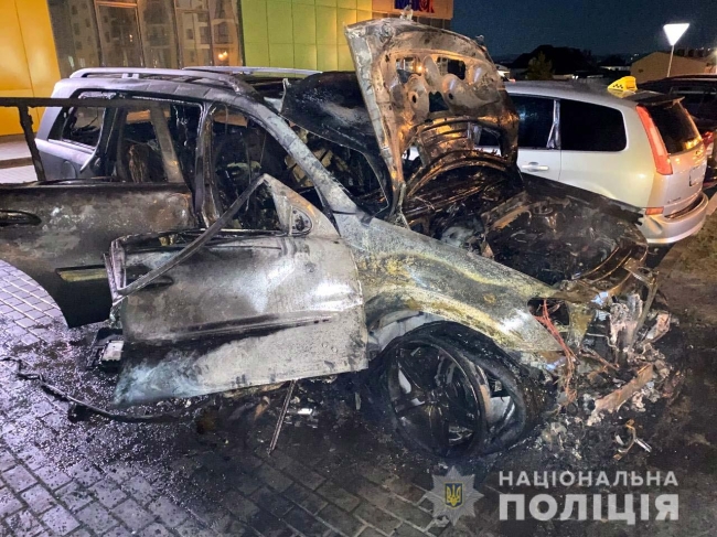 З’явилися відео-докази підпалу авто в Рівному (ВІДЕО)