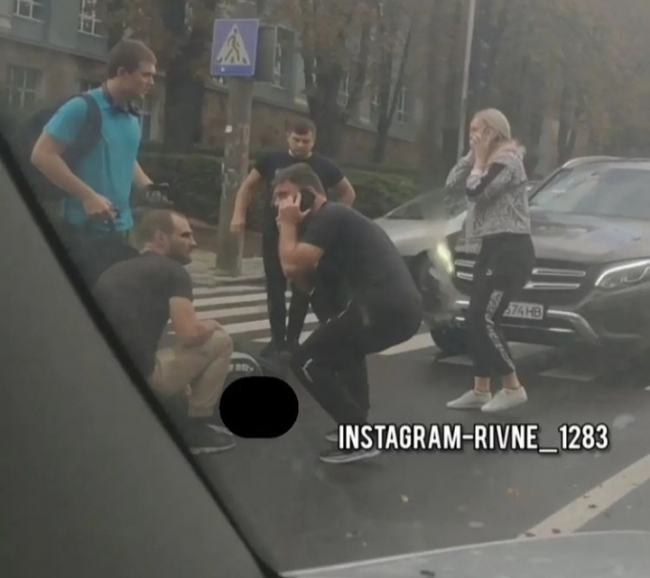 З`явилося відео, як на вулиці Чорновола «Мерседес» збив студента